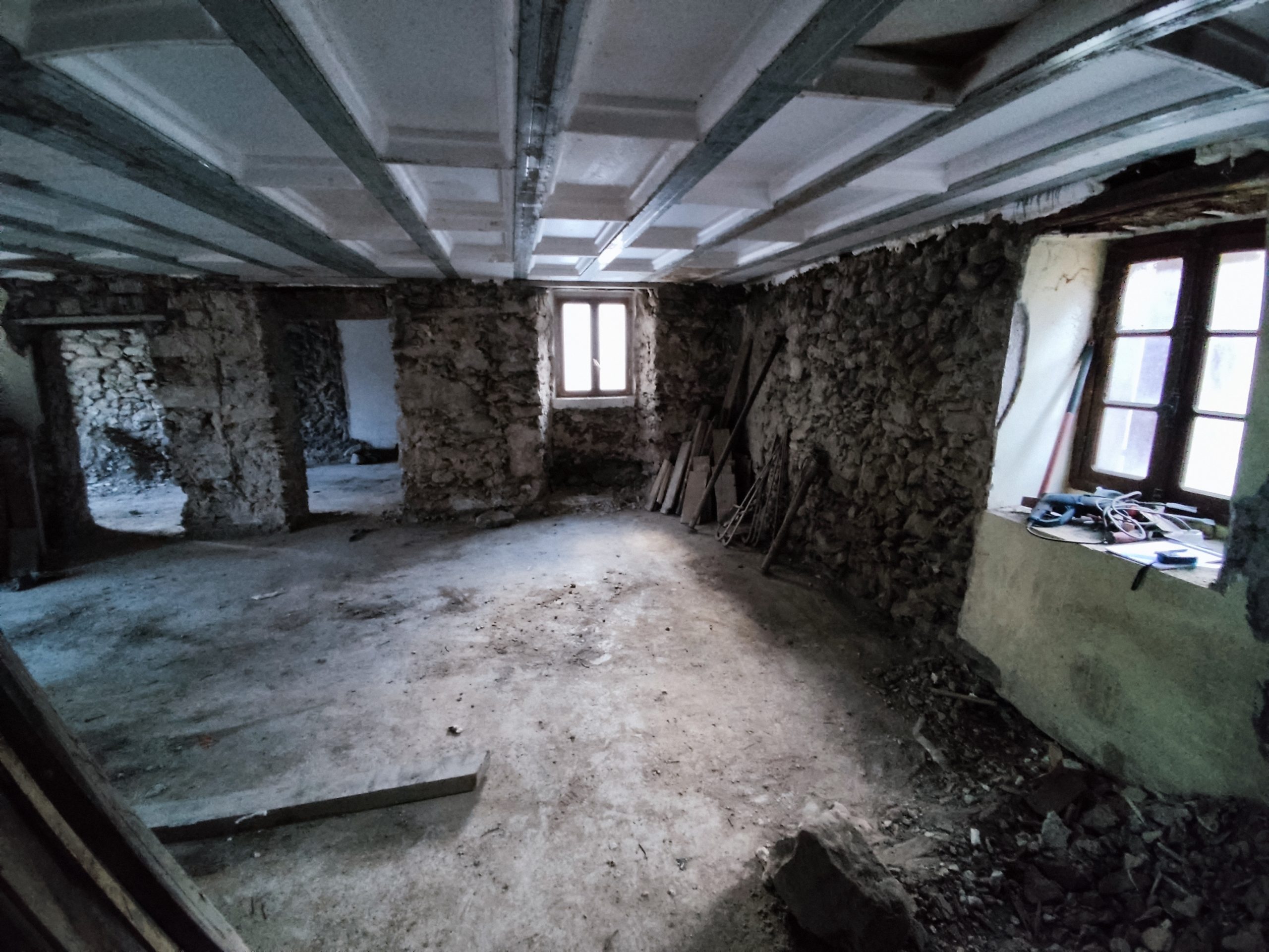 Grange en pierre avant travaux, Formiguères Capcir Pyrénées-Orientales — Atelier Roudoune