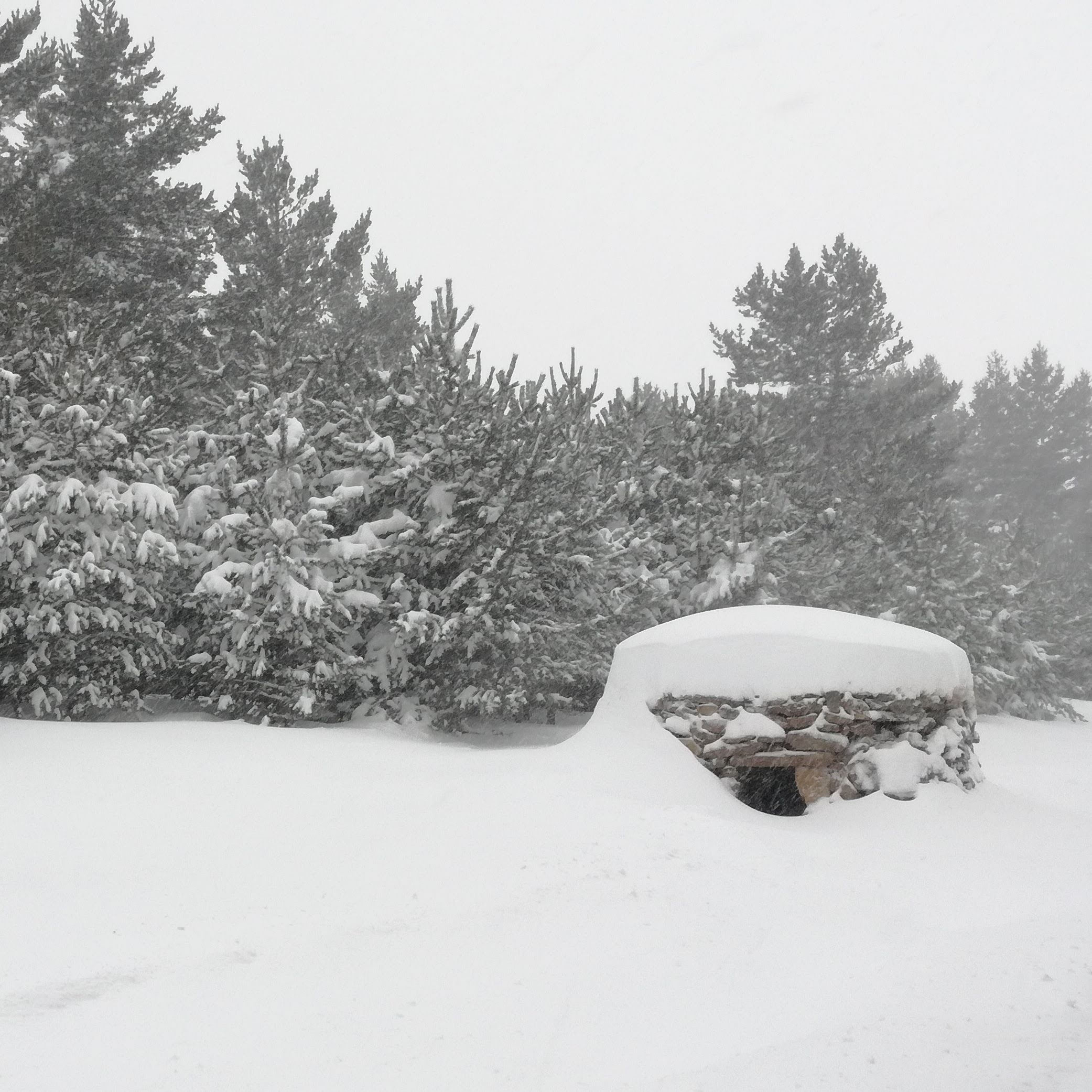 La Cabana Rodona — cabane de berger pyrénéen à Formiguères, Capcir, origine du nom Atelier Roudoune